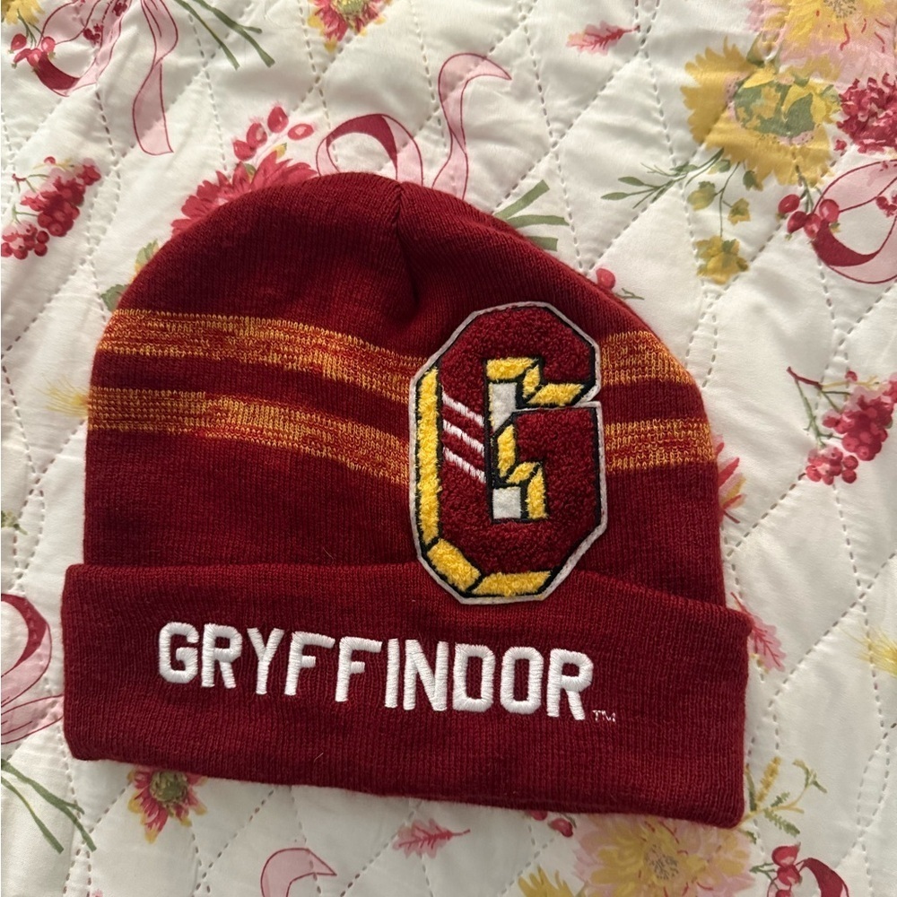 Gryffindor Men's Knit Beanie - Maroon and Gold